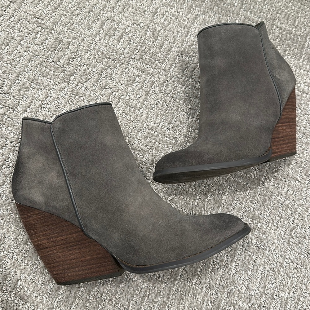 Grey leather boots / booties